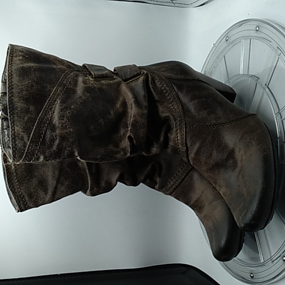 Bare Traps 6M brown heeled boots 👢 - Picture 1 of 7